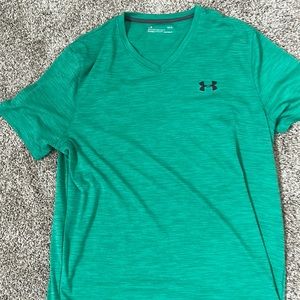 Large men’s short sleeves green Under Armour “V Neck”
